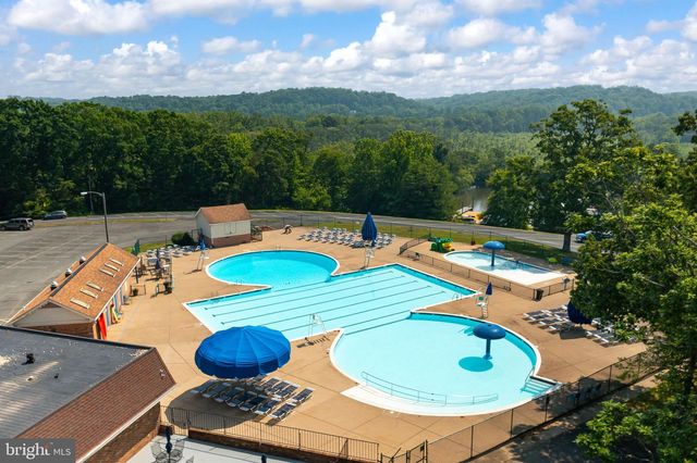 2221 HARPOON DR, Stafford, VA 22554