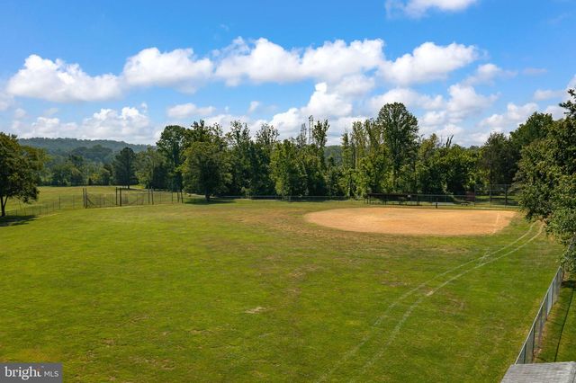 2221 HARPOON DR, Stafford, VA 22554