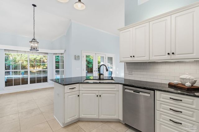 1196 Mary Lou Ln, Gulf Breeze, FL 32563