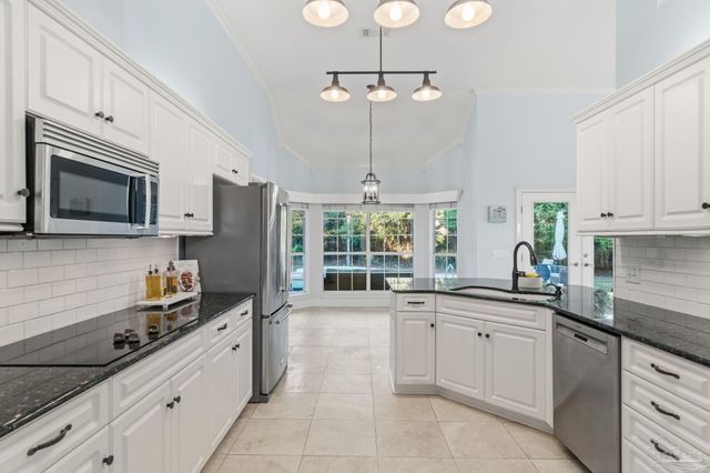 1196 Mary Lou Ln, Gulf Breeze, FL 32563