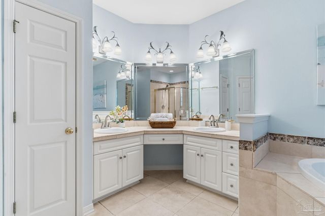 1196 Mary Lou Ln, Gulf Breeze, FL 32563