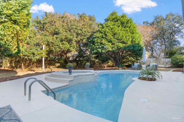 1196 Mary Lou Ln, Gulf Breeze, FL 32563