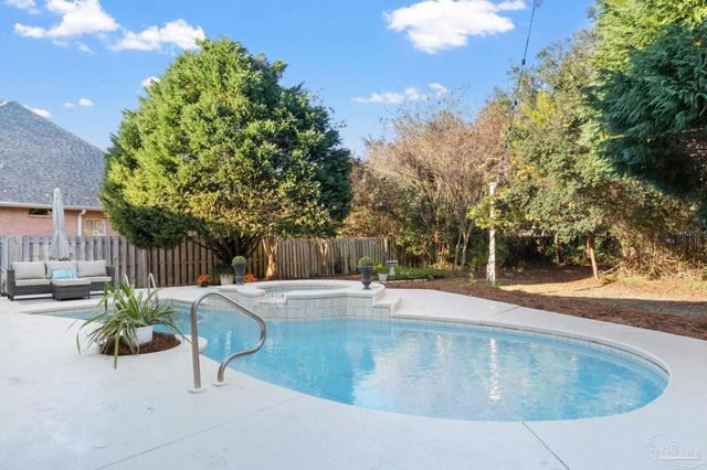 1196 Mary Lou Ln, Gulf Breeze, FL 32563