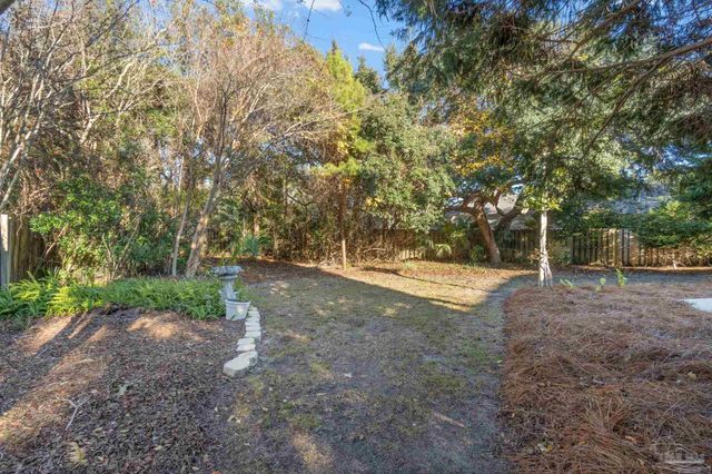 1196 Mary Lou Ln, Gulf Breeze, FL 32563