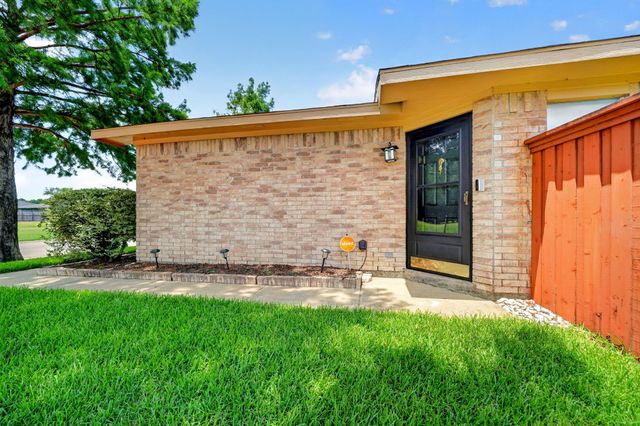 9339 CRIMNSON Court, Dallas, TX 75217