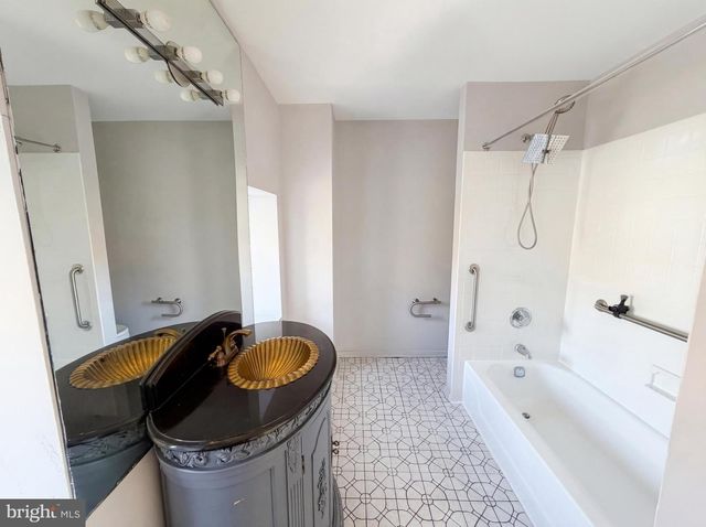 724 13TH ST NE, Washington, DC 20002