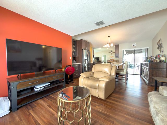 4941 SW 10th St, Margate, FL 33068