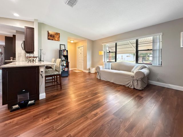 4941 SW 10th St, Margate, FL 33068