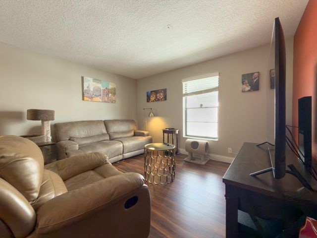 4941 SW 10th St, Margate, FL 33068