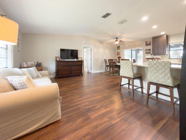 4941 SW 10th St, Margate, FL 33068