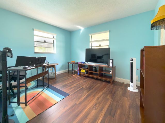 4941 SW 10th St, Margate, FL 33068