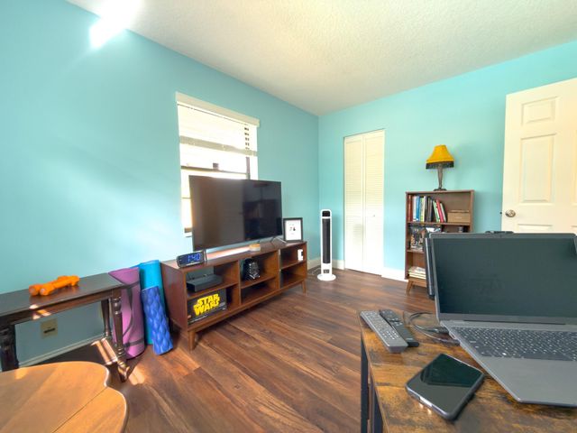 4941 SW 10th St, Margate, FL 33068