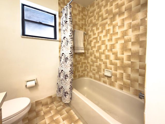 4941 SW 10th St, Margate, FL 33068