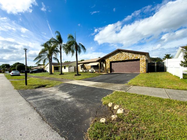 4941 SW 10th St, Margate, FL 33068