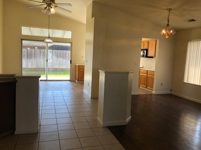 9840 Douglas Ave, Delhi, CA 95315