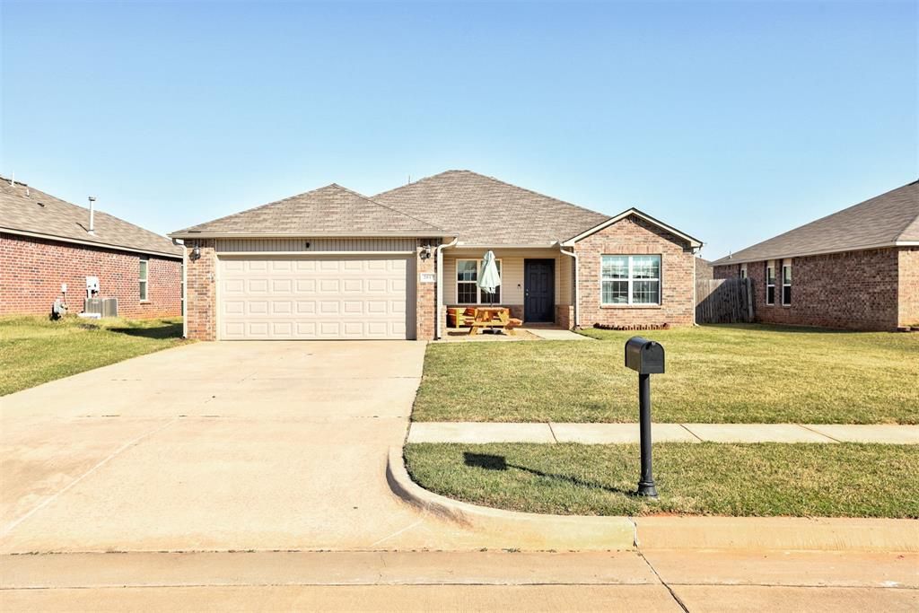 2017 W Autumn Way, Mustang, OK 73064
