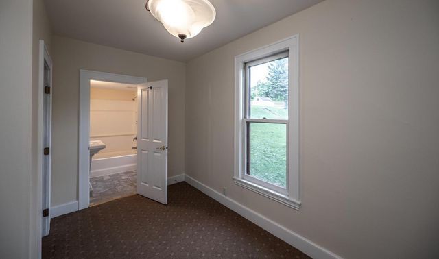 711 2nd Street W, Northfield, MN 55057