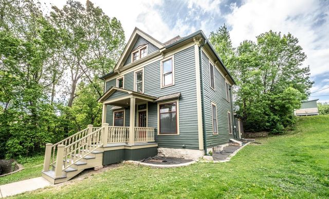 711 2nd Street W, Northfield, MN 55057