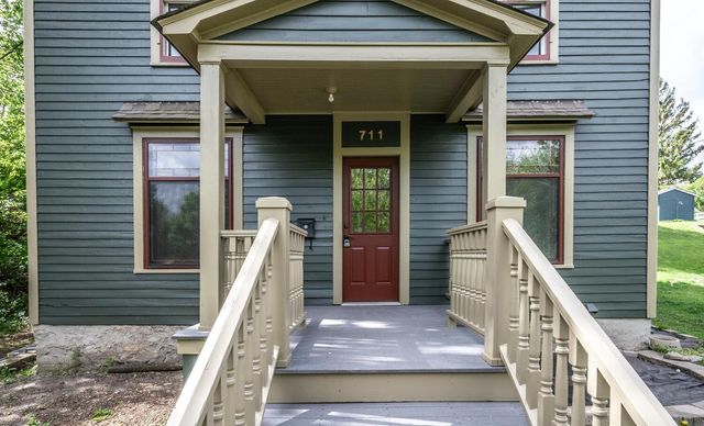 711 2nd Street W, Northfield, MN 55057