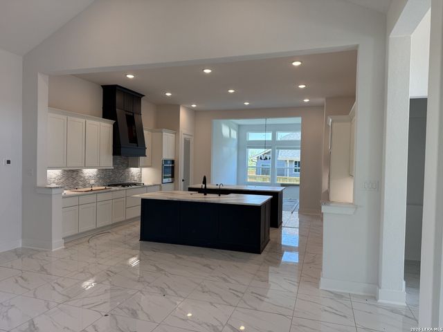 537 Poe Parkway, Castroville, TX 78009