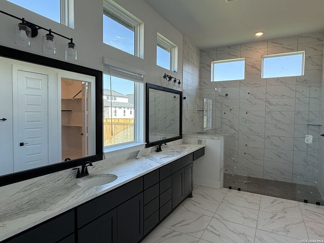 537 Poe Parkway, Castroville, TX 78009