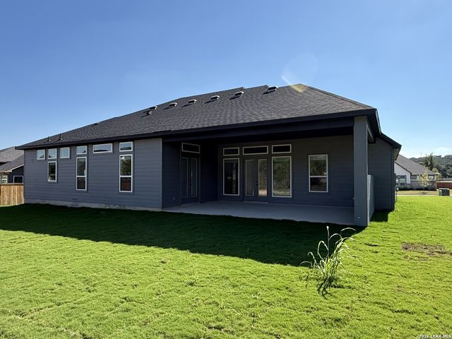 537 Poe Parkway, Castroville, TX 78009