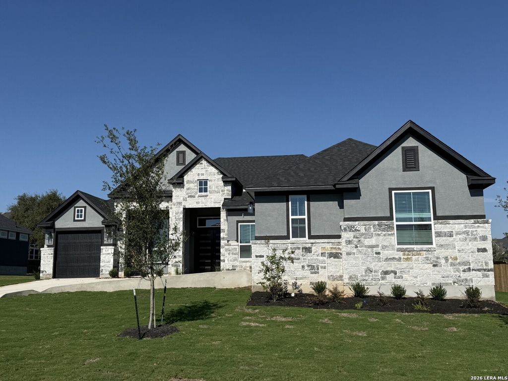 537 Poe Parkway, Castroville, TX 78009