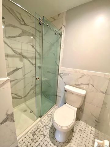 40 Westwood Drive 51, Westbury, NY 11590