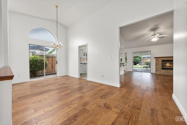 13912 Las Entradas, Bakersfield, CA 93314