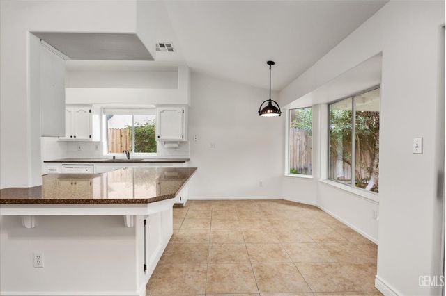 13912 Las Entradas, Bakersfield, CA 93314