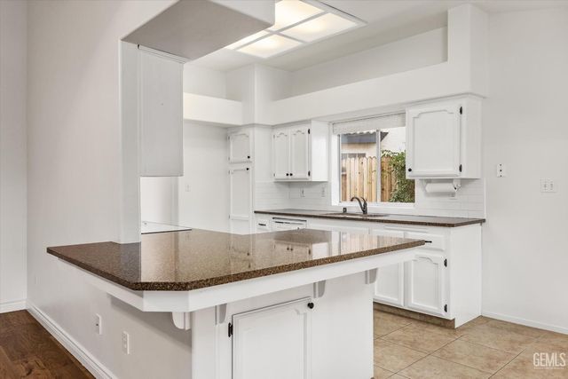 13912 Las Entradas, Bakersfield, CA 93314