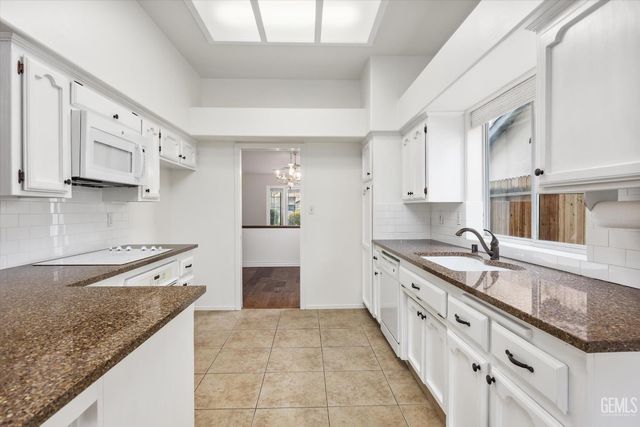 13912 Las Entradas, Bakersfield, CA 93314