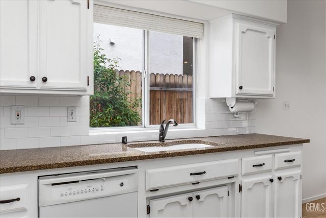 13912 Las Entradas, Bakersfield, CA 93314