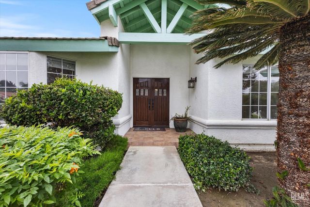 13912 Las Entradas, Bakersfield, CA 93314