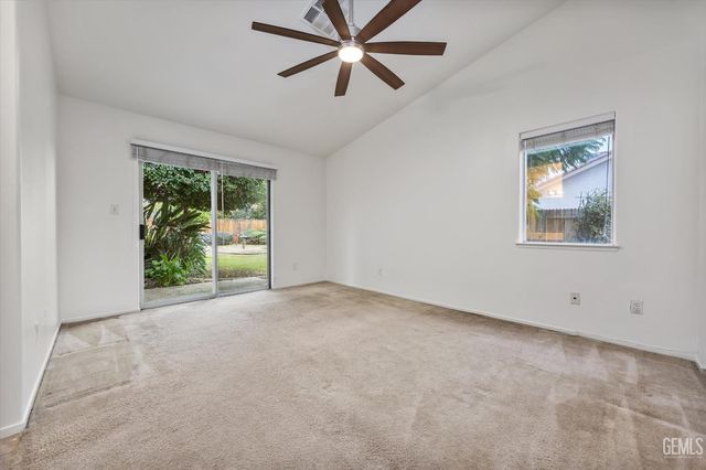 13912 Las Entradas, Bakersfield, CA 93314