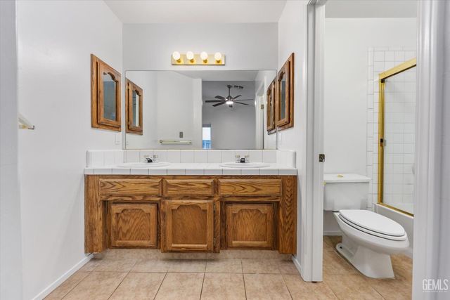 13912 Las Entradas, Bakersfield, CA 93314