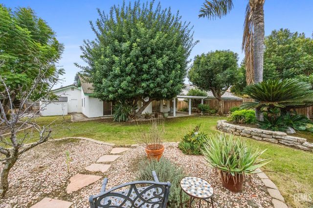 13912 Las Entradas, Bakersfield, CA 93314