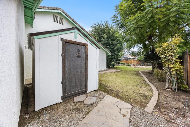 13912 Las Entradas, Bakersfield, CA 93314