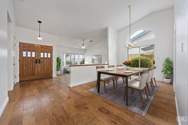 13912 Las Entradas, Bakersfield, CA 93314