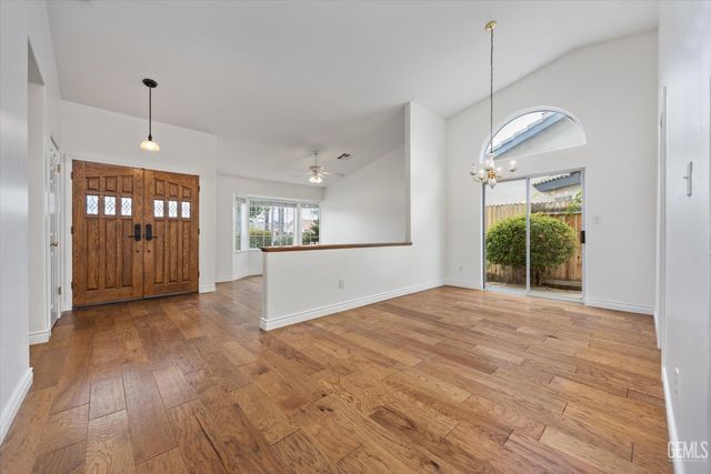 13912 Las Entradas, Bakersfield, CA 93314