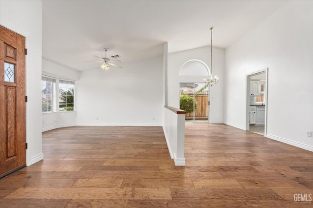 13912 Las Entradas, Bakersfield, CA 93314