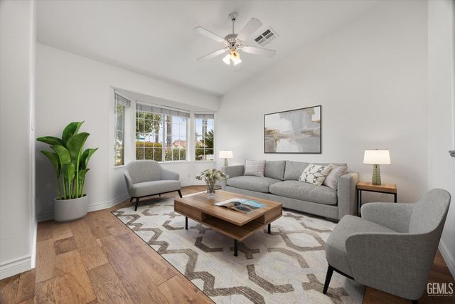 13912 Las Entradas, Bakersfield, CA 93314