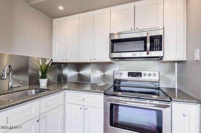 4750 N CENTRAL Avenue L8, Phoenix, AZ 85012