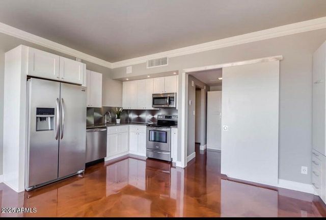 4750 N CENTRAL Avenue L8, Phoenix, AZ 85012