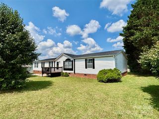 2268 Arrowwood Drive, Hickory, NC 28601