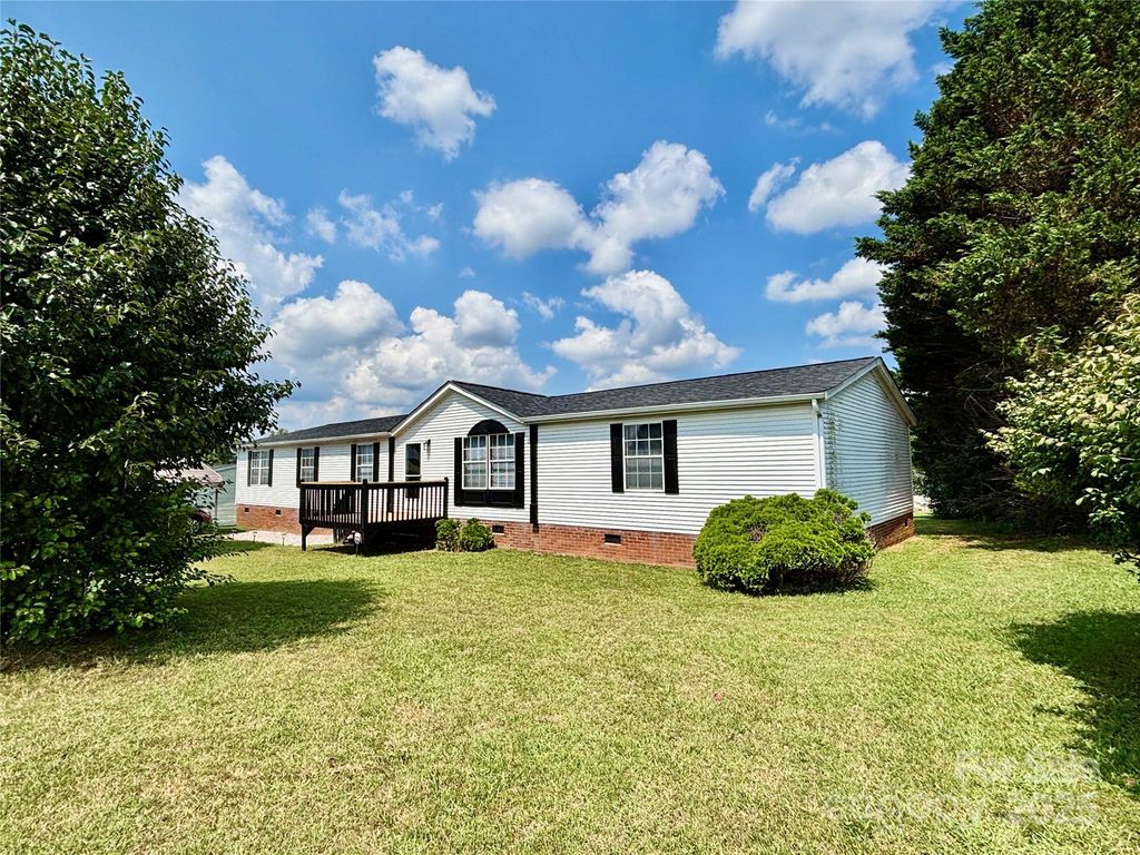 2268 Arrowwood Drive, Hickory, NC 28601