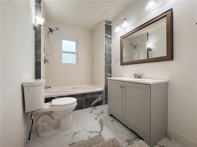 4144 NE Winn Road, Kansas City, MO 64117