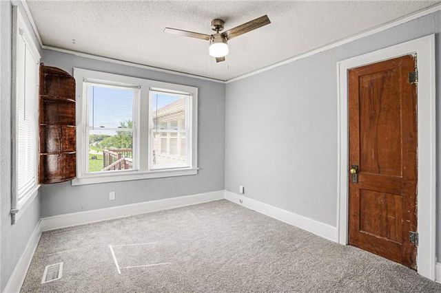 4144 NE Winn Road, Kansas City, MO 64117