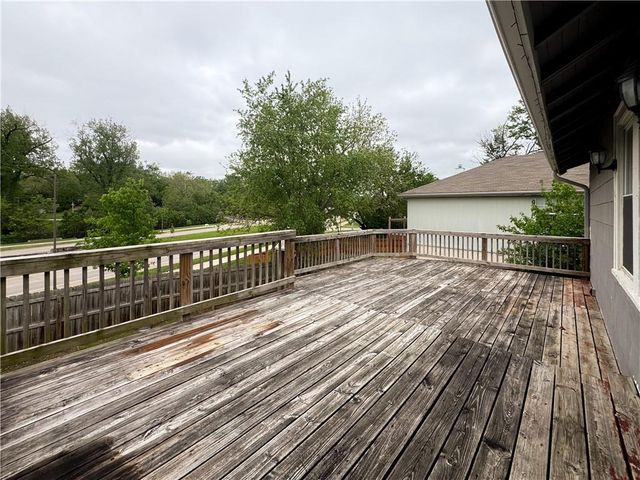 4144 NE Winn Road, Kansas City, MO 64117