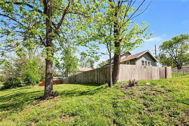 4144 NE Winn Road, Kansas City, MO 64117